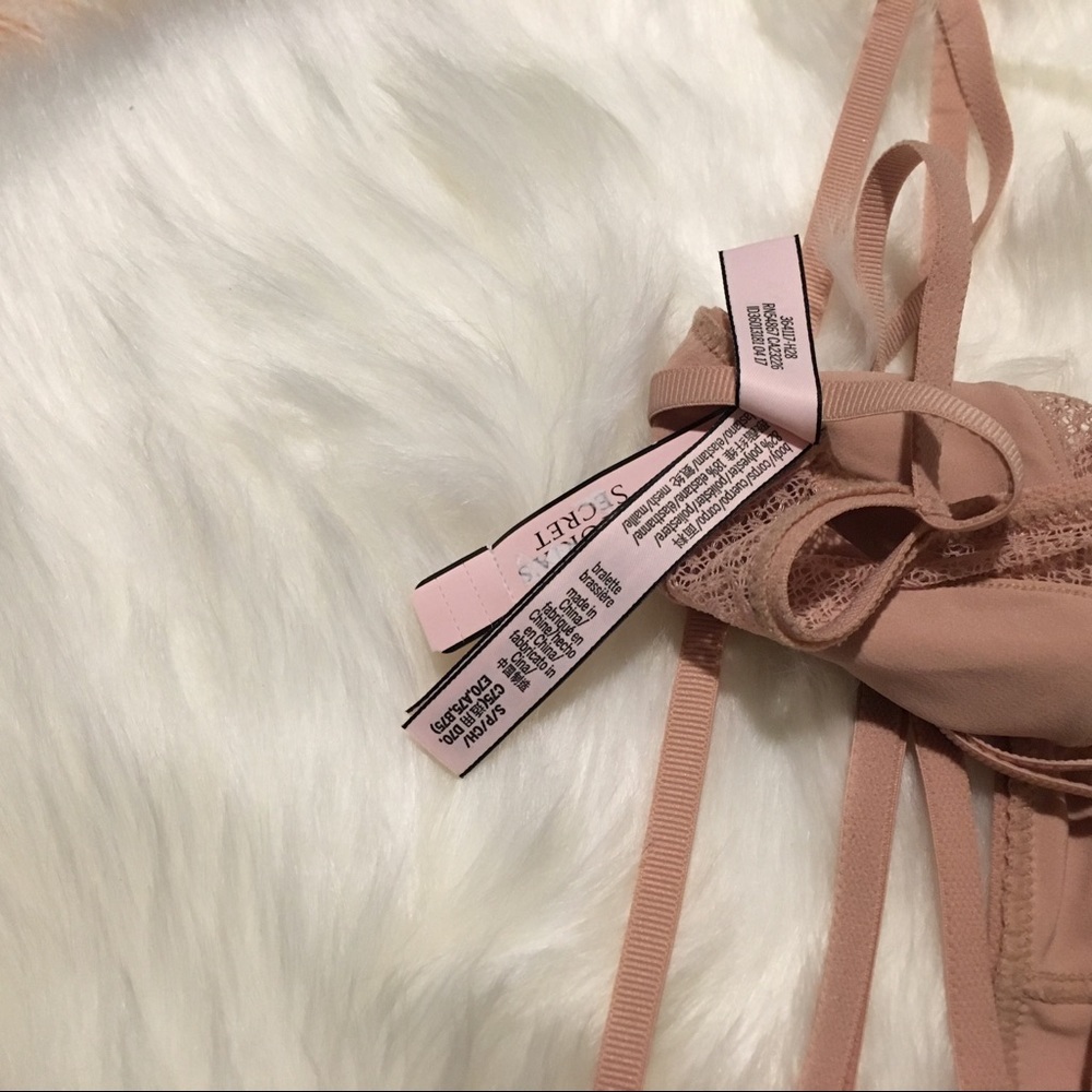 Victoria’s Secret | Nude Wrap Around V Bralette - Picture 5 of 7